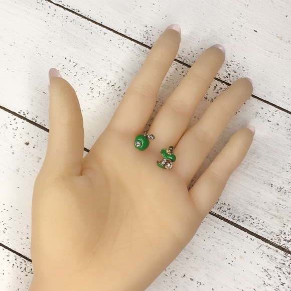 EARRINGS ARE OXIDIZING STUDS LOOK STAINED (NEW) - Picture 4 of 6